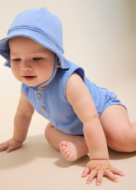 Conj. pantalon corto y gorro  Velero