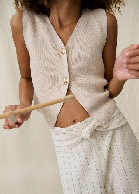 Top tricot botones            Almendra