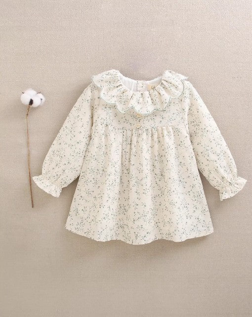 Vestido de bebé niña color crudo con estampado floral verde y volante en el cuello  EST-FLO