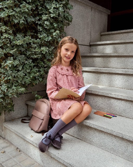 Vestido de niña cuadros rosa empolvado y detalle flores bordadas ROSA