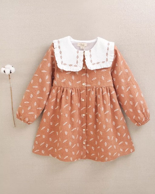 Vestido de niña en naranja con estampado de hojas  NARANJA