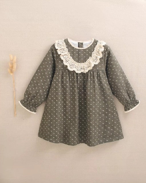 Vestido de niña con estampado de hojas  EST-HOJAS