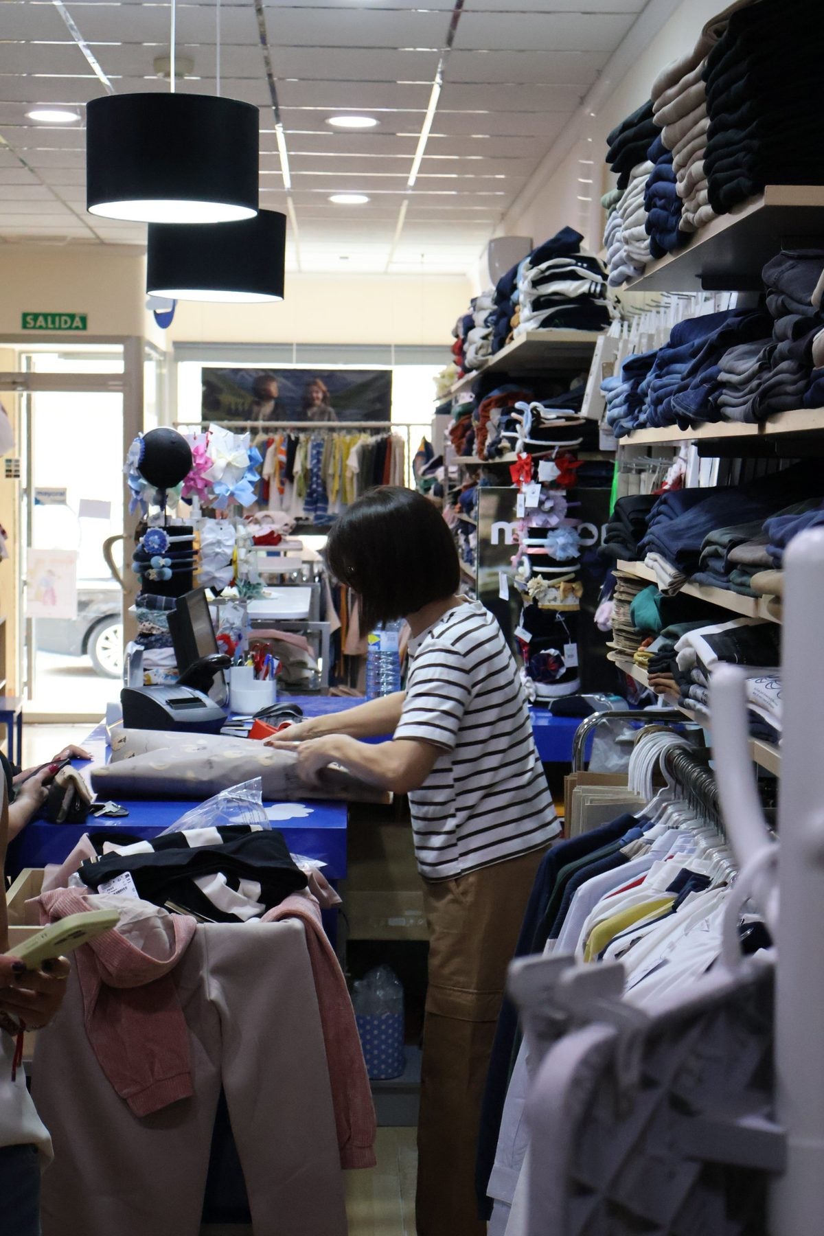 Interior de la tienda Zahe en Totana